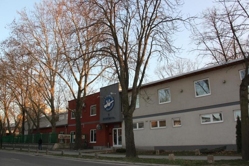 Teke Bowling Centrum Es Sport Panzio Szeged Rum bild