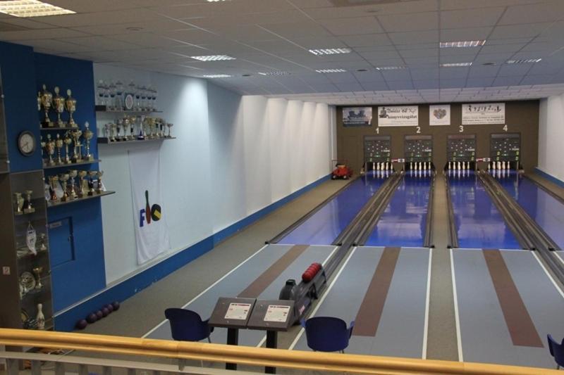 Teke Bowling Centrum Es Sport Panzio Szeged Exteriör bild
